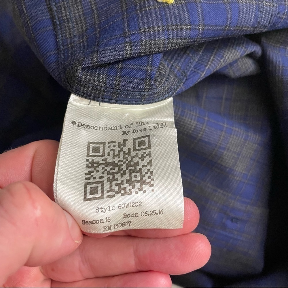 Descendant Of Thieves Men’s Plaid Print Button Down Shirt Size Large — image 8 of 8